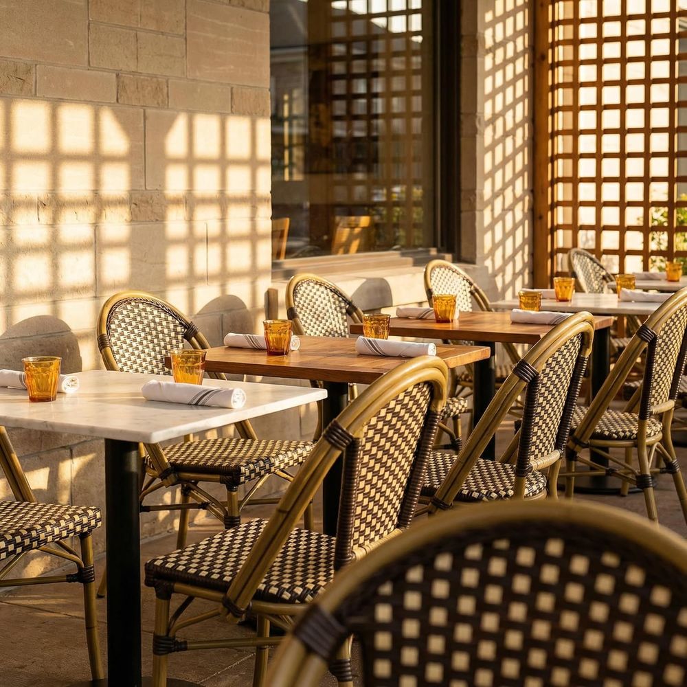 Hand-Woven Wicker Bistro Chair - đánh giá và giá Outdoor Furniture Dining Set